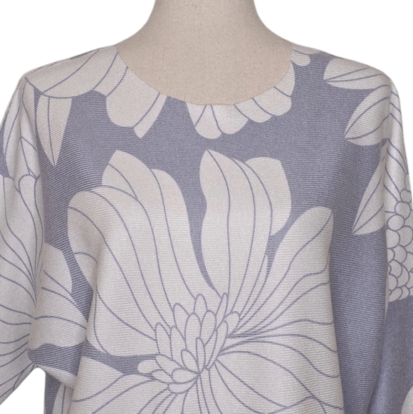Sioni Blue And White Floral Print Dolman Sleeve Sweater Size M - Picture 7 of 10